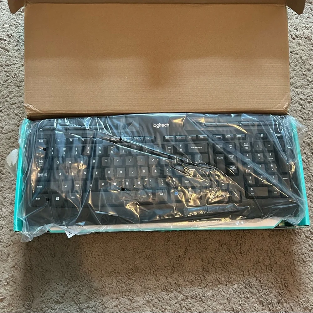 NEW Logitech MK335 Wireless Keyboard and Mouse Combo